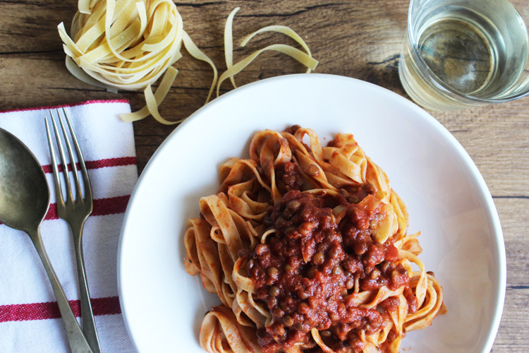 Fettuccine al ragù di lenticchie: il piatto vegan che ti stupisce - Life  and The City